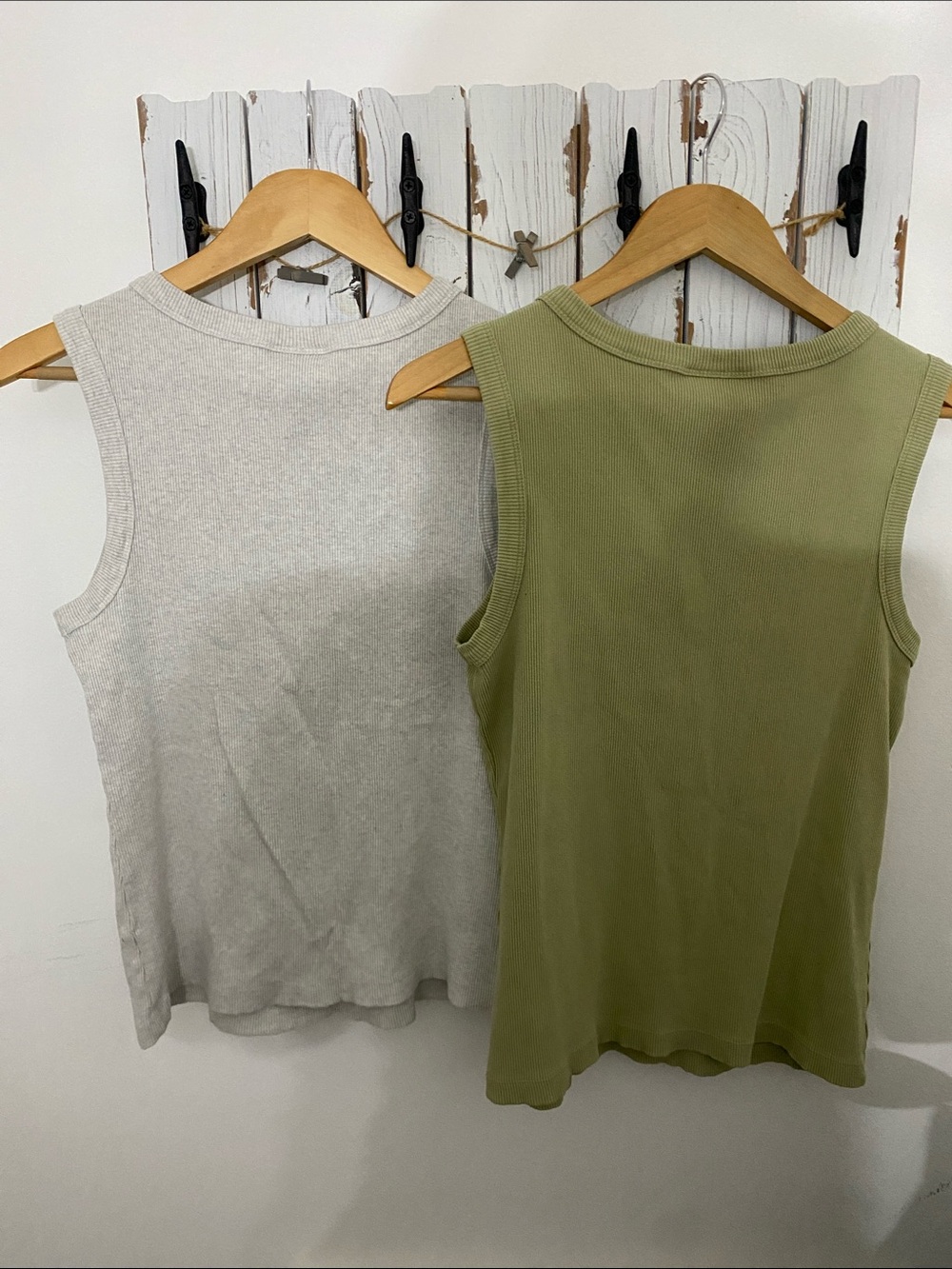 Ribbed Henley Tank Top - Olive Green and gray universal thread  size XL - Picture 3 of 3